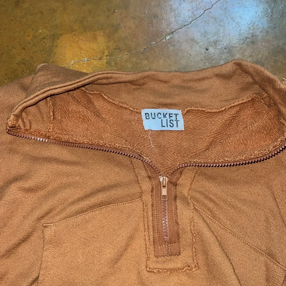 Cropped Pullover - Picture 2 of 2